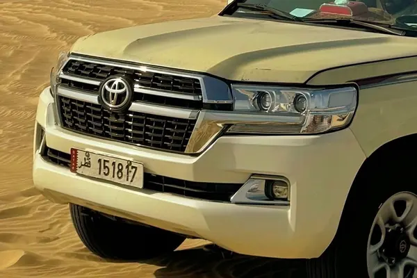 Toyota Land Cruiser VXR, front detail
