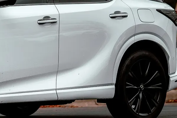 Lexus RX, side and wheel detail