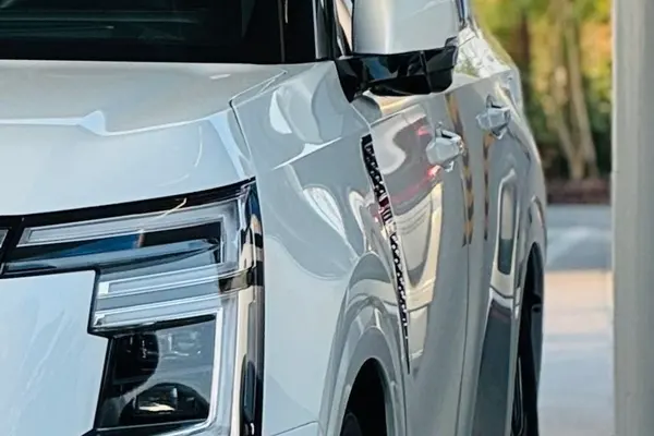 Nissan Patrol Platinum, side and wheel detail